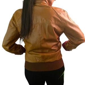 Vintage Leather bomber style jacket. EU38
